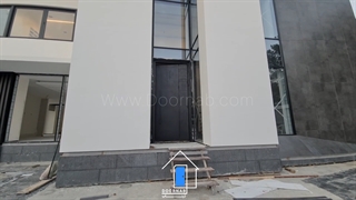 درب لولا محوری با روکش فلزی با ساختار ضد سرقت با ارتفاع 4 متر و 20 سانتی متر