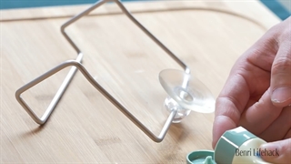 چگونه چسبونک و مکنده شیشه را بهتر به سطوح بچسبانیم؟