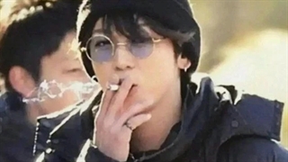 جانگکوک سیگار میکشه ؟ کپ