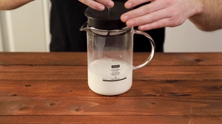 ساخت فوم شیر با فرنچ پرس