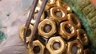 ترفند ساخت زنجیر و آویز تزئینی روی لب بانوان با آنی حامی Ani Hami