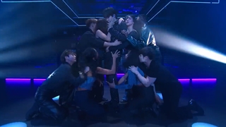 اجرای آهنگ(مثل دیوانه)در برنامه جیمی فالون