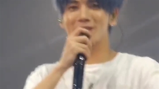 تهیون با موهای آبی قشنگ ترین آفریده خداست