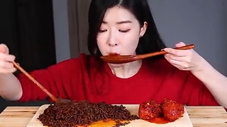THE SPICIEST CHICKEN IN THE WORLD & GHOST PEPPER NOODLES MUKBANG EATING