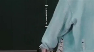 این دختر تو زندگیه قبلیش یه کشور که هیچ معلومه یه دنیارو نجات داده:/ ما آرمیا که داریم تو خونه عررر می‌زنیم دستا بالا