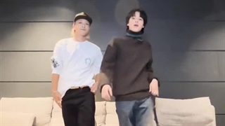 آپدیت تیک تاک بی تی اس با چالش like Crazy جیمین با ته یانگ