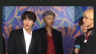 وقتی مجری به ته جین گفت لپ همدیگرو ببوسن