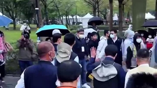 معاون رئیس‌جمهور کشور چین لای چینگ‌ته در آپدیت اخیر خودش از آهنگ flower استفاده کرد