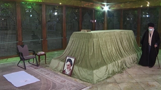 کلیپ | «حضور رهبر انقلاب در مرقد مطهر امام راحل و گلزار شهدای بهشت زهرا»