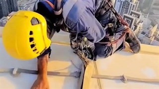 تجهیز کارگاه در ارتفاع با طناب در نماشویی