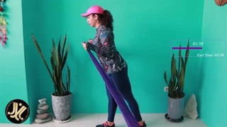 آموزش حرکات با کش پیلاتس برای پایین تنه | پیوجیم