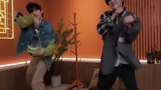 آپدیت تیک تاک بی تی اس با یونگی و جیهوپ و چالش Hawgeum