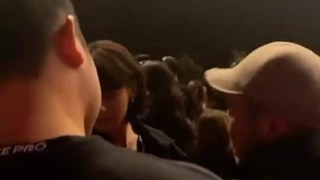 جونگ کوک و اون وو تو اجرای کوچلا بلک پینک حضور داشتن