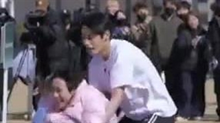 وقتی همه واسه جیوونگ مث گونی سیب زمینی میمونن