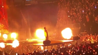 اجرای آهنگ های Moonlight / Burn It در اولین روز کنسرت آمریکا