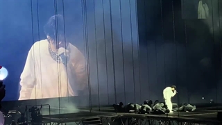 اجرای آهنگ های -Shadow- Cypher Pt. 3- Cypher 4- UGH!- Ddaeng- HUH از شوگا در اولین روز کنسرت آمریکا