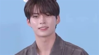 هانبین امروز اشتباهی جای اینکه بگه فن های ما داشت میگفت استار کرییتر ری اکشنش خیلی کیوته خدایا