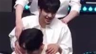 چرا این دوتا ایقد به هم میاااان جیییییییغغ .....جیک جیکییی......... ریکی و جیوونگ