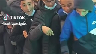 من و دوستام وقتی میریم مترو........