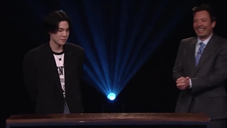 بازی دروغگو، شوگا (BTS) در برنامه جیمی فالن ♡♡ با زیرنویس فارسی چسبیده ♡♡♡♡