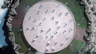 بازگشت از لبه پرتگاه قسمت اول(جهت معرفی این سریال رو گذاشتم)