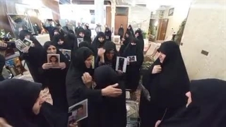 دیدار جمعی از خانواده معظم شهدای دفاع مقدس و امنیت با مادر شهید غیرت حمید رضا الداغی