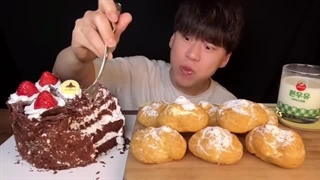 SUB) 초코 생크림 케이크 & 뚜레쥬르 베이비 슈 먹방 ASMR 진짜 촉촉하고 부드러운 초코 생크림 케이크에 부드러운 베이비슈! 당이 부족해서 초코시럽까지