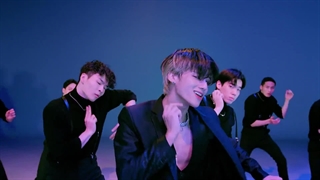 کاور وویونگ از اهنگ BAD از کریستوفر