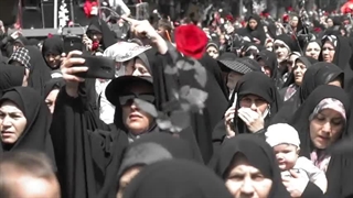 حضور خواهران برای تبریک میلاد حضرت فاطمه معصومه با اهداء شاخه های گل