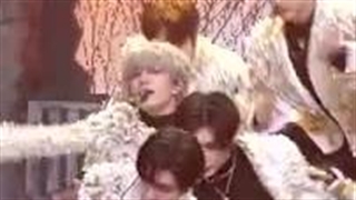 فنکم جونگوون jungwon از انهایپن enhypen در اجرای bite me