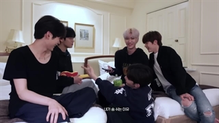 پسرا در خوابگاهشون قبل از اجرا در kcon