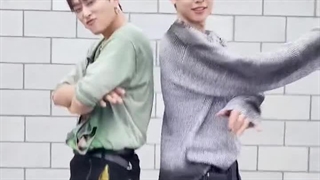 اصلا باورم نمیشه ۱۰ روزه دیگه جی.سف میشه ۳۱ سالش من هنوز فکر میکنم ۲۵ سالشه(سنش موقعه دبیو)