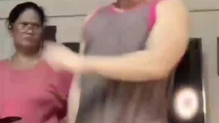 فقط اخم مادرش خخ ^-^