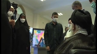 دیدار علیرضا احمدی‌روشن فرزند شهید هسته ای دکتر مصطفی احمدی روشن با رهبر معظم انقلاب جراحی زیبایی پلک