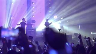 موزیک ویدیو سیروان خسروی به نام دیوونگی (اجرای زنده)