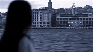 علت زیبایی ماه شعری از محمد خوش بین