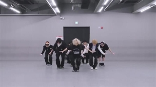 دنس پرکتیس S-Class از Stray Kids