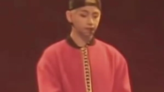 وقتی تهیونگ با همون نیشخند صگیش جیمینو از کوک دور میکنه :