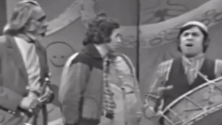 نوستالژیک دهل صمد آقا سرنا کدخدا رقص دستمال بازی قورچعلی سریال پرویز کاردان تلویزیون ملی ایران دوران محمدرضا شاه پهلوی