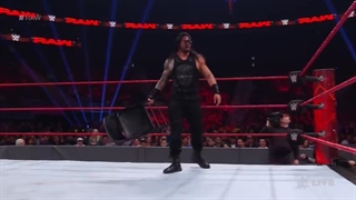 مسابقه کشتی کج ۲ به ۱ بین رومن رینز و gallows & Anderson - راو ۲۰۱۷