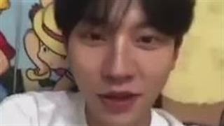 دیگه فک نکنم تا ابد یوما رو ول کنه هر دفه میاد لایو اداشو در میاره :خنده: