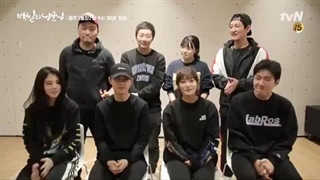 اجرای آهنگ Growl توسط بازیگران سریال شاهزاده صد روزه حالا حدس بزنین کی آموزش میده >_< بلعع آموزش به سبک دو کیونگ سو جانهه