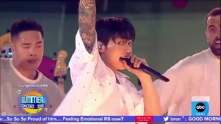 اجرای Dynamite از جونگ کوک در کنسرت تابستانی GMAIL:)) لایک فراموش نشه...♡