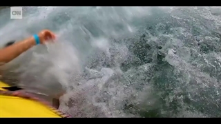 قایق سواری در آب های خروشان رودخانه مصنوعی «پارک ماجراجویی العین»