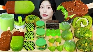 اسمرفود سولگی : چالش خوردن دسرهای بستنی و ماکارون سبز (موکبانگ) - موج کره ای