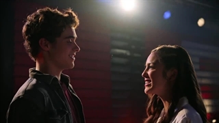 اجرای آهنگ Breaking Free از اولیویا رودریگو و جاشوا بست در سریال High school musical