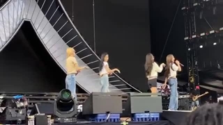 ویدئوهای منتشر شده از دخترا در کنسرت نیوجرسی روز اول ^_^