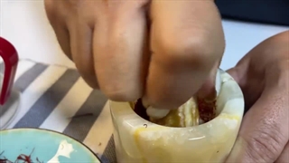 طرز دم کردن زعفران با آب جوش و یخ