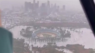 تصاویری ترسناک طوفان هیلاری با سرعت 215 کیلومتری درساعت  در لس آنجلس  آمریکا