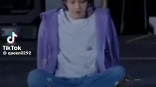 ویدئویی که جونگکوکی در تیک‌تاک لایک کرده و زیرش نوشته(Jk:واو جین هیونگ خیلی بدجنسه)